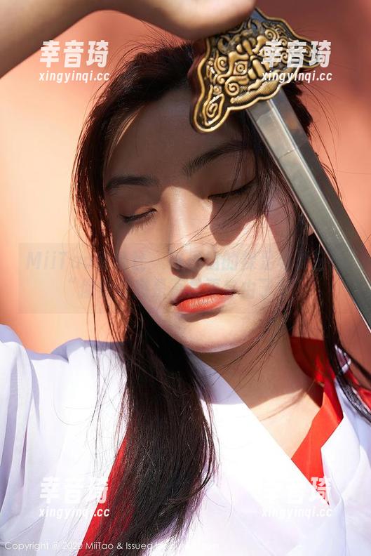 MiiTao蜜桃社 - 许思铭的裸足与夏日：“你觉得我是不是更自由了？”