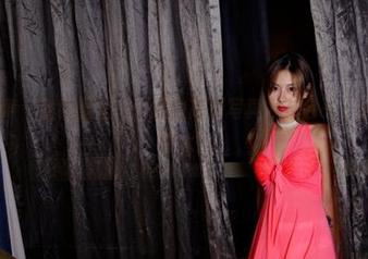 PANS写真 – 在校园里，汐汐的高清写真发布会——谁说只能拍书本？