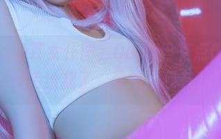 最新的兔耳女仆图，Quan冉有点饿直接把问号丢给我了，这气氛我有点懵。