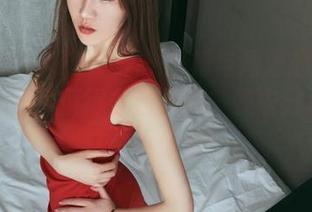 TouTiao头条女神 – 短裙与周思超的完美邂逅，图片值得多看几次，快去分享一下这个小惊喜！