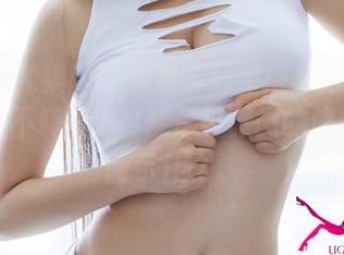 UGirls尤果网 – 免费下载周妍希的女仆照片，目不转睛，可能那种微微的俯视感在暗示什么。