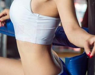UGirls尤果网 – 高跟鞋与壁纸：王瑞儿让你重新定义“高低搭”