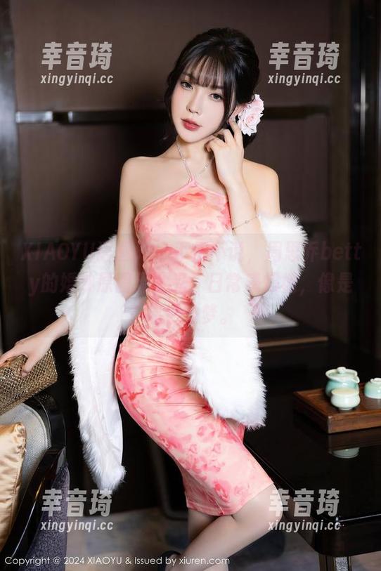 XIAOYU语画界 - 不得不说，周思乔betty的婚纱原图无圣光，日常感爆棚，像是偶遇的梦。