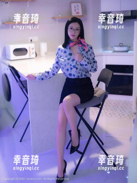 Xiuren秀人网-玛鲁娜Manuela Xiuren秀人网 - 海边套图分享,各位准备好头顶海浪,玛鲁娜Manuela正在努力与沙子和解?
