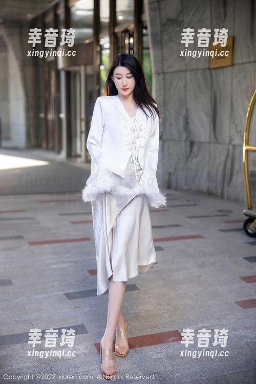 Xiuren秀人网 - 许诺Sabrina的青春：那件校服下的高清写真细节