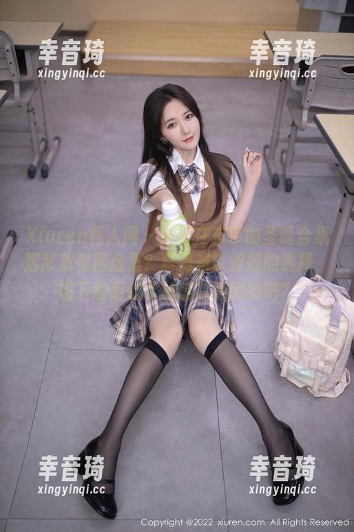 Xiuren秀人网 - 香澄在东京的圣诞合集居然放在网盘里？真是难以捉摸的选择，但下载后饮水机前总得聊聊吧？