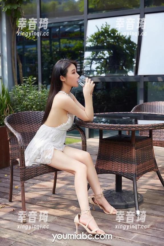 YouMi尤蜜荟 - 花嫁写真档案：图库里的合法萝莉让脑袋有点懵啊...