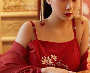 YouMi尤蜜荟 – 梦心月的写真，给我风情打折，原图讨论下，这到底是女神还是邻家姐姐？