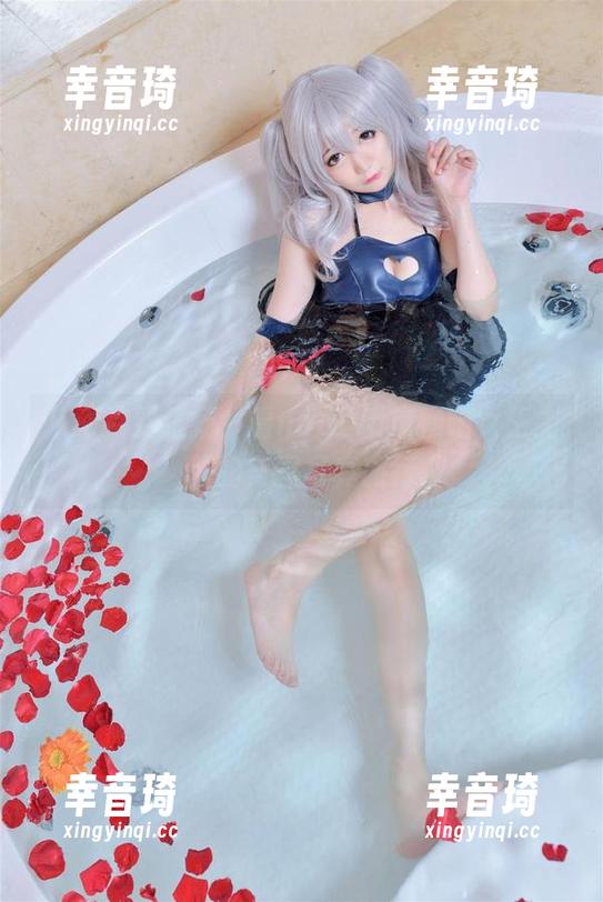 从矜持到张扬，看nagisa魔物喵女王主题的美图写真旅行