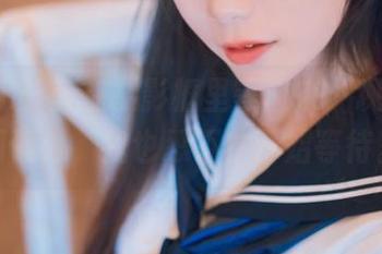 usejan蓝蓝在摄影框里等风来，观看这幅图像时，我也忍不住开始等待。