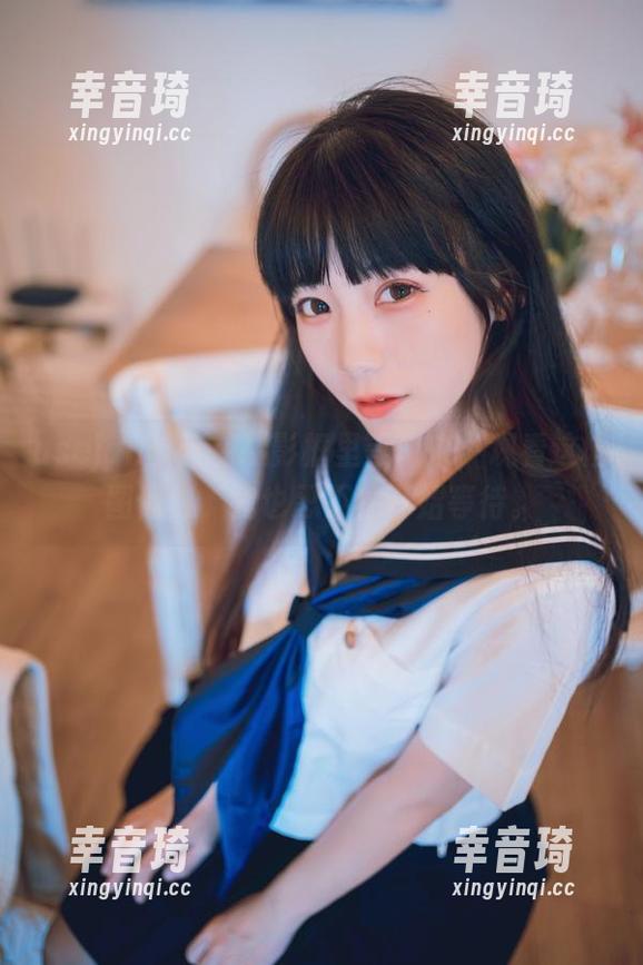 usejan蓝蓝在摄影框里等风来，观看这幅图像时，我也忍不住开始等待。