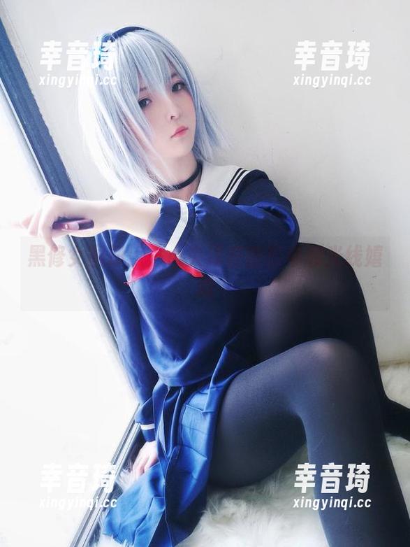 黑修女图册：一小央泽在暗影中和光线嬉戏