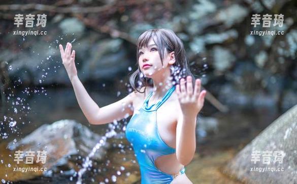 七七娜娜子带你进入她的私房图集：谁说竞泳不能带点撒娇？