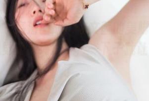 微密圈 – 高清图册：你文茜的美脚，次次都是视觉的“绳索”，一下子就让人绊住了。