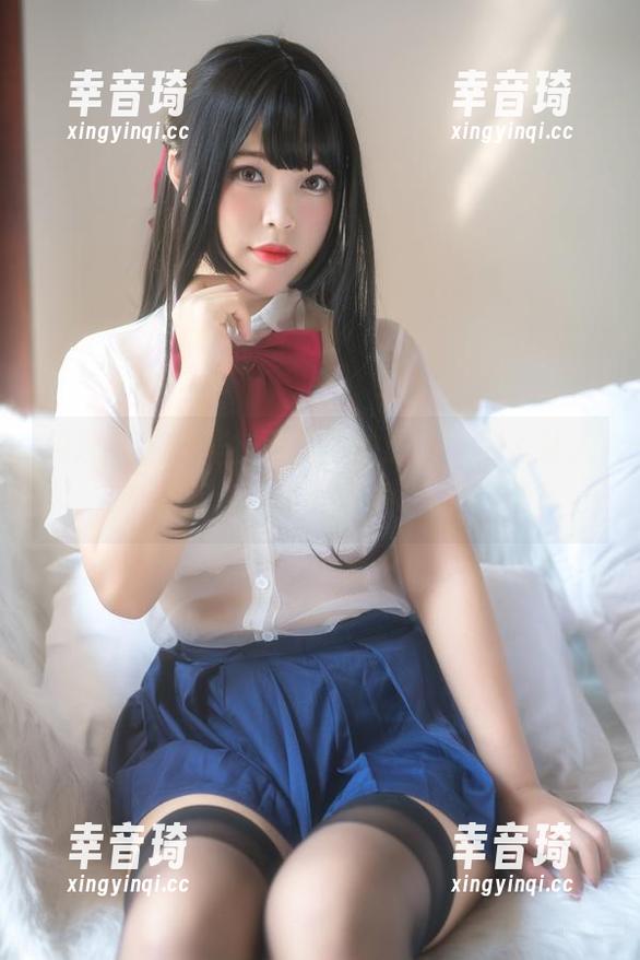 闪现！你烨烨校服自拍的原图，照片让人觉得就像灌了‘学霸咖啡’！