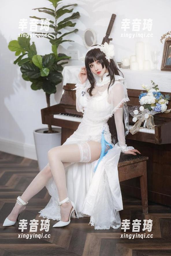 凉凉子最新女仆套图，温柔和坏心眼并存，真让人捉摸不定
