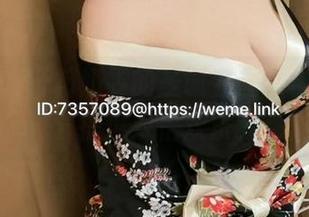 微密圈 – 开箱奶雯的圣诞套图，全零食配方提供双倍欢乐！