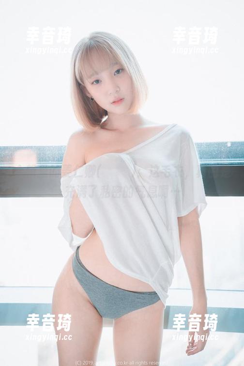 合辑里的姜仁卿(강인경)：这毛衣，真的是充满了私密的气息啊…