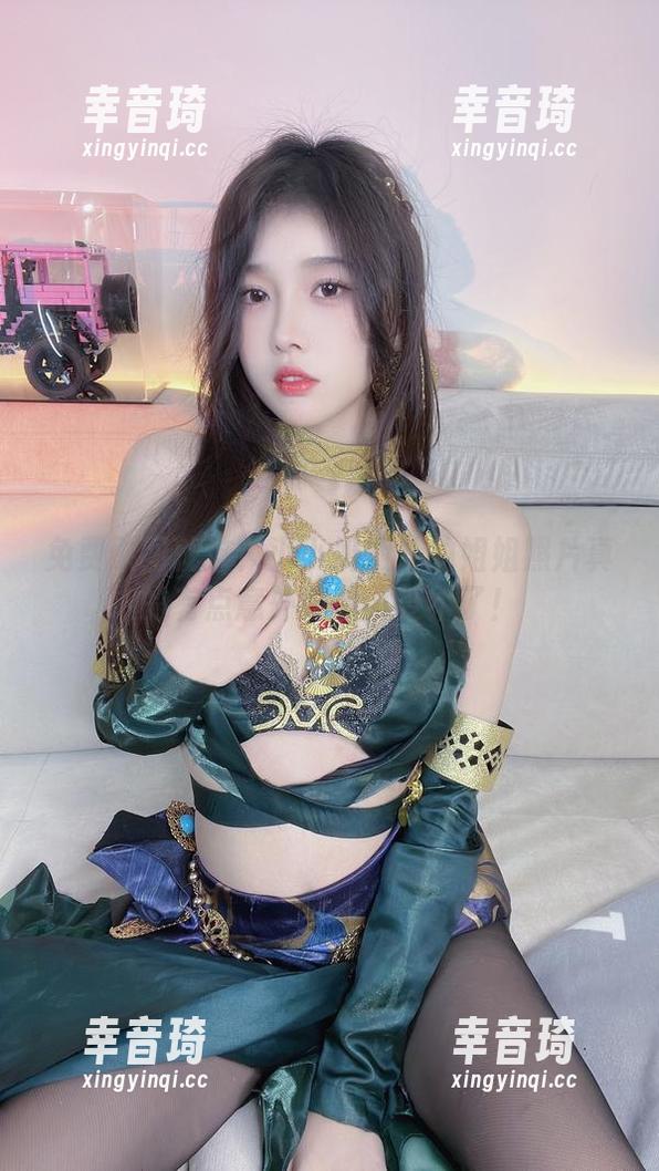 免费原图就这？小小奶瓶儿的姐姐照片真的有点意外好看，受不了！