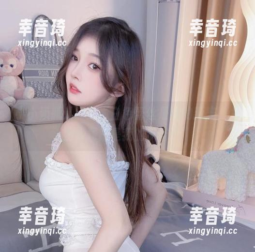 小小奶瓶儿曰：“白色蕾丝是我的新宠，免费下载就是我的承诺！”