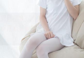 谁说沉默是金？少女秩序私房写真，白丝吊带小背心其实在暗中开演一出‘喧哗’剧！