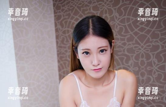 尤物馆 - 快来看看，筱慧的粉色美图在干嘛？透着撒娇气息呢！