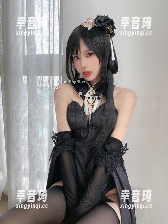 每次看到布丁大法的黑色旗袍，就想，免费写真还可以再火一点吗？