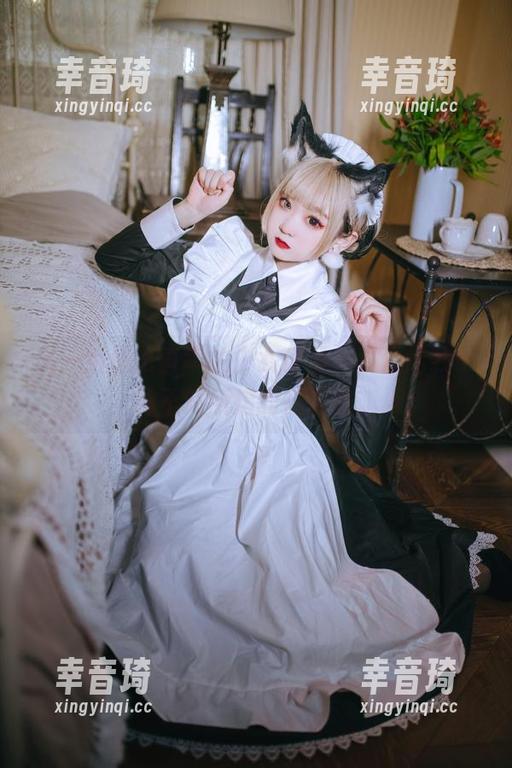 又一组恩田直幸的少女作品，真心给我一种不知所措的恍惚感。