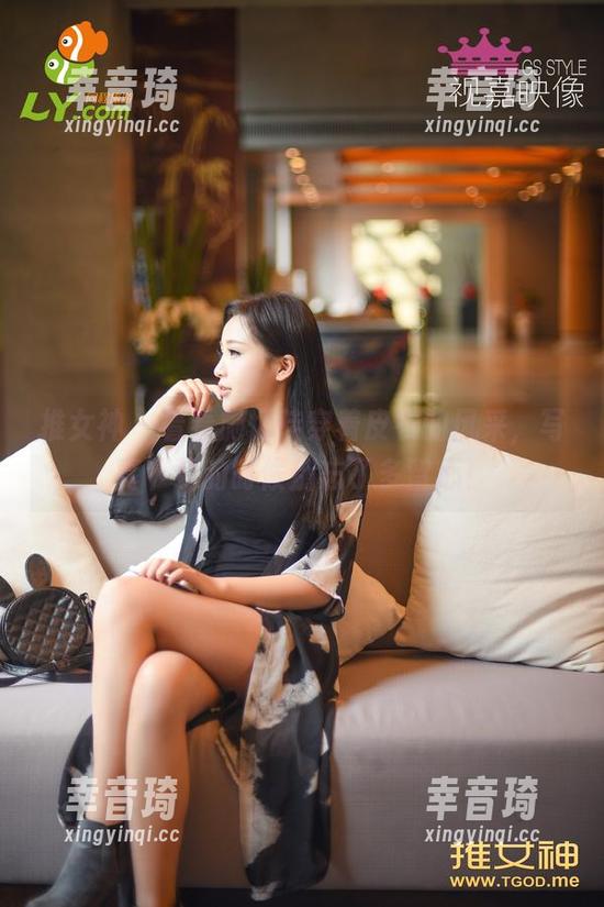 推女神 - 看看施忆佳穿着皮衣的风采，写真下载的时候别忘了多留心！