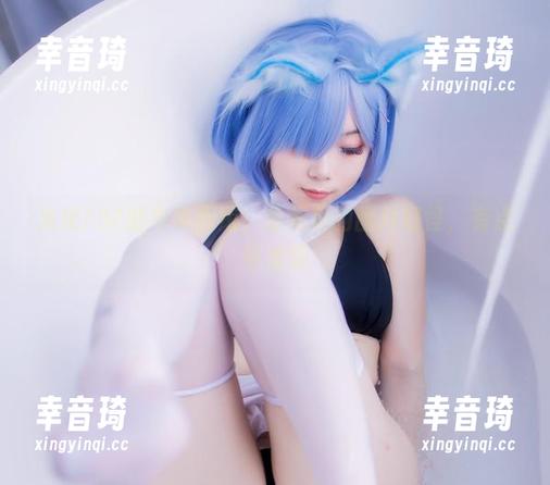 末夜787的牛牛厨娘，合集里的图片好怪，有点可爱呢