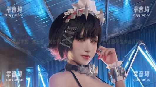 作品中的桜满三时，她的同人礼服似乎有种魔力，让我忍不住多看几眼。