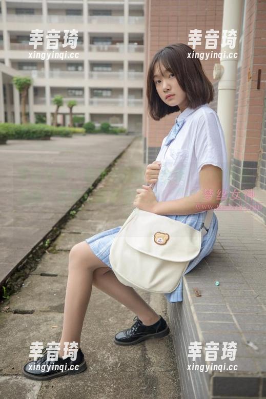 梦丝女神 - 魏婷婷的自拍合集，从网盘拿出来，心里就忍不住在想：“这真的是她？”