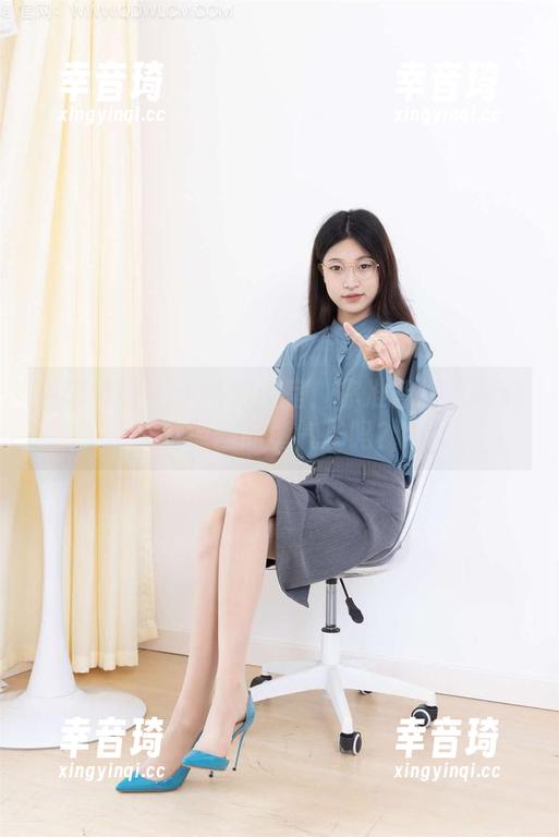 物恋传媒 - 小晴的浴室：你准备好下载这张原图的勇气了吗？