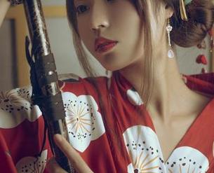 从未见过的美图：白易子教主和她那件水手服的情感纠葛