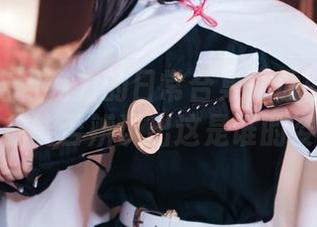 白莉爱吃巧克力的日常合集：原图大解密，看你能否辨认出这是谁的姿态？