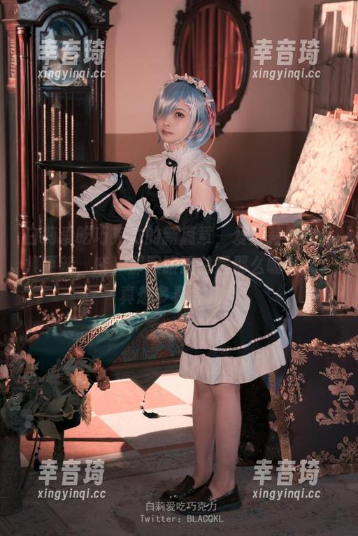 白莉爱吃巧克力的新篇章，爱蜜莉雅作品集更新，哇，那双眼睛总是那么吸引人，真想多看会儿。