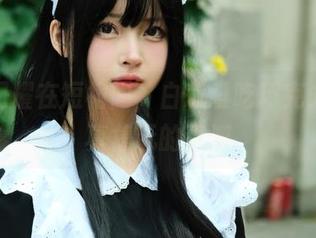 高清闪耀在短裙间，白莉爱吃巧克力的写真集玩的真溜