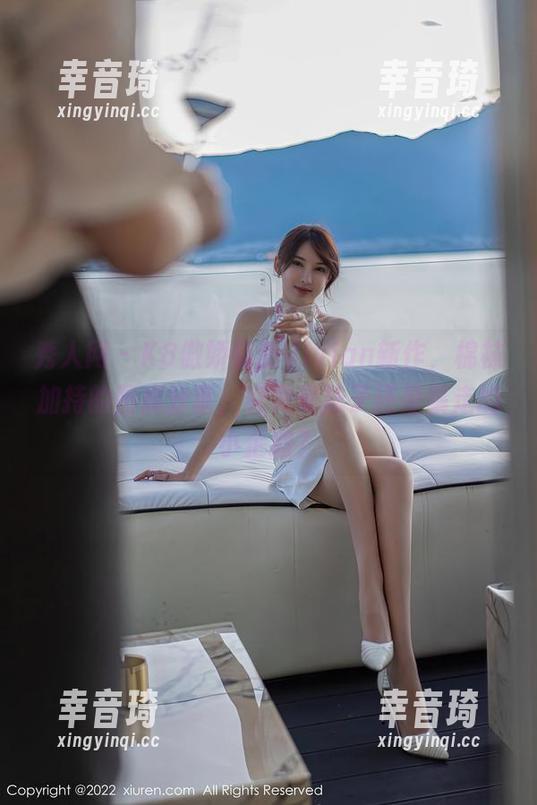 秀人网 - K8傲娇萌萌Vivian新作，棉袜加持的图库分享，究竟是袜子还是暴走的小企鹅？