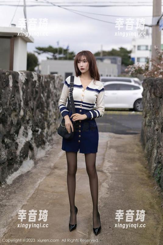 秀人网 - 在线看Zoe柚柚黑白写真：黑是主旋律，白是背景音！
