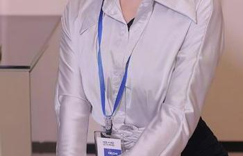 秀人网 – 图集：伊丽莎有点白在浴室里忽然认真了，诸葛亮也无能为力。
