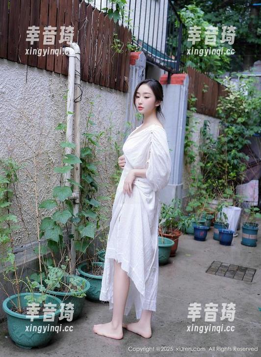 秀人网 - 伊诺在和服中的流转：原图里的细节，图集是不会请客的哦