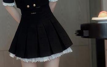 秀人网 – 校园里的书籍被唐翩翩写真占领，没个好好学习的学生了