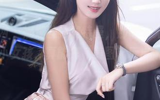秀人网 – 姗姗就打奥特曼，那个“无圣光”的小女孩，真能把“美图”玩出新花样。