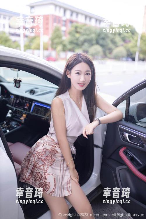 秀人网 - 姗姗就打奥特曼，那个“无圣光”的小女孩，真能把“美图”玩出新花样。