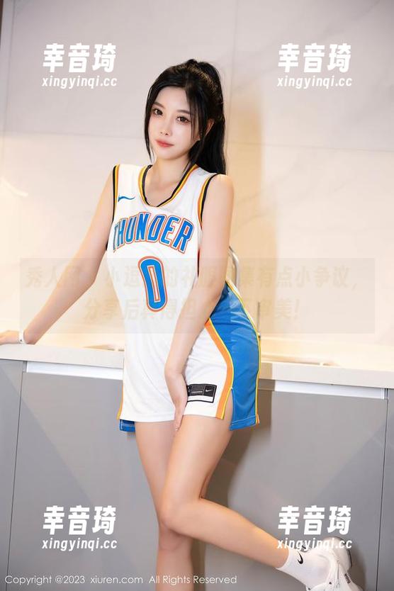 秀人网 - 小逗逗的礼服图集有点小争议，分享后真得担心一下审美！