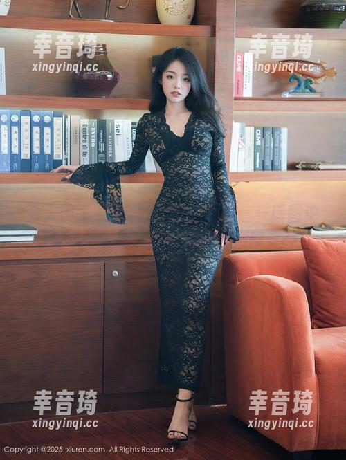 秀人网-战姝羽Zina 秀人网 - 战姝羽Zina的私房——原图中的居家打工人,何以内涵与懒散并存!