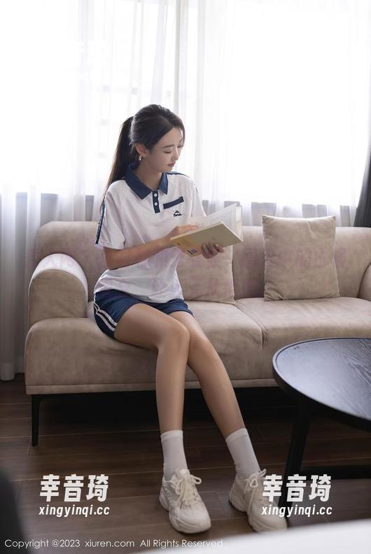 秀人网 - 白衬衫和王曼柔，图包中的古怪组合，让人无从抵挡。