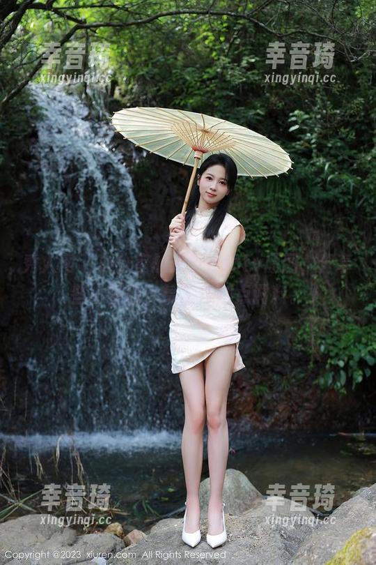 秀人网 - 办公室的芝芝Booty原图，分享些小插曲，给工作加点调料。