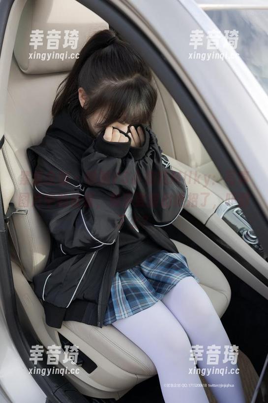 紧急企划 - 制服VS小奶糕Milky：写真图片中的较量，似乎要祭出绝招了，吓到了么？