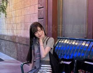 下载腐团儿Ikaros的水手服美图，你可能会也想试试哟！